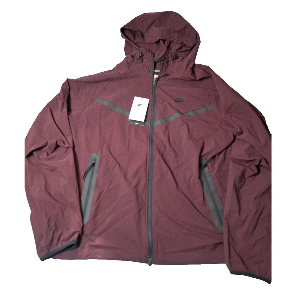 Nike Tech Woven Windbreaker Hooded Jacket Burgundy Mens Medium HM7151-652 NEW